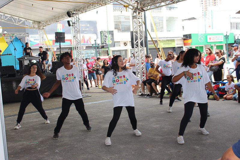 Maratona Arte nos Bairros promoveu 25 apresentações em 10 horas consecutivas de programação
