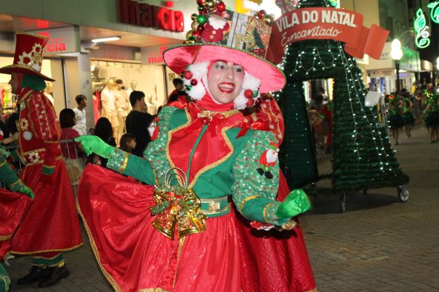Terça-feira (13) tem desfile do Natal EnCanto na rua Estefano José Vanolli
